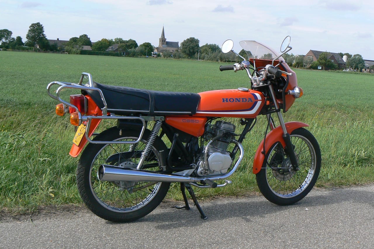 ホンダ ベンリイ CB50の実車写真