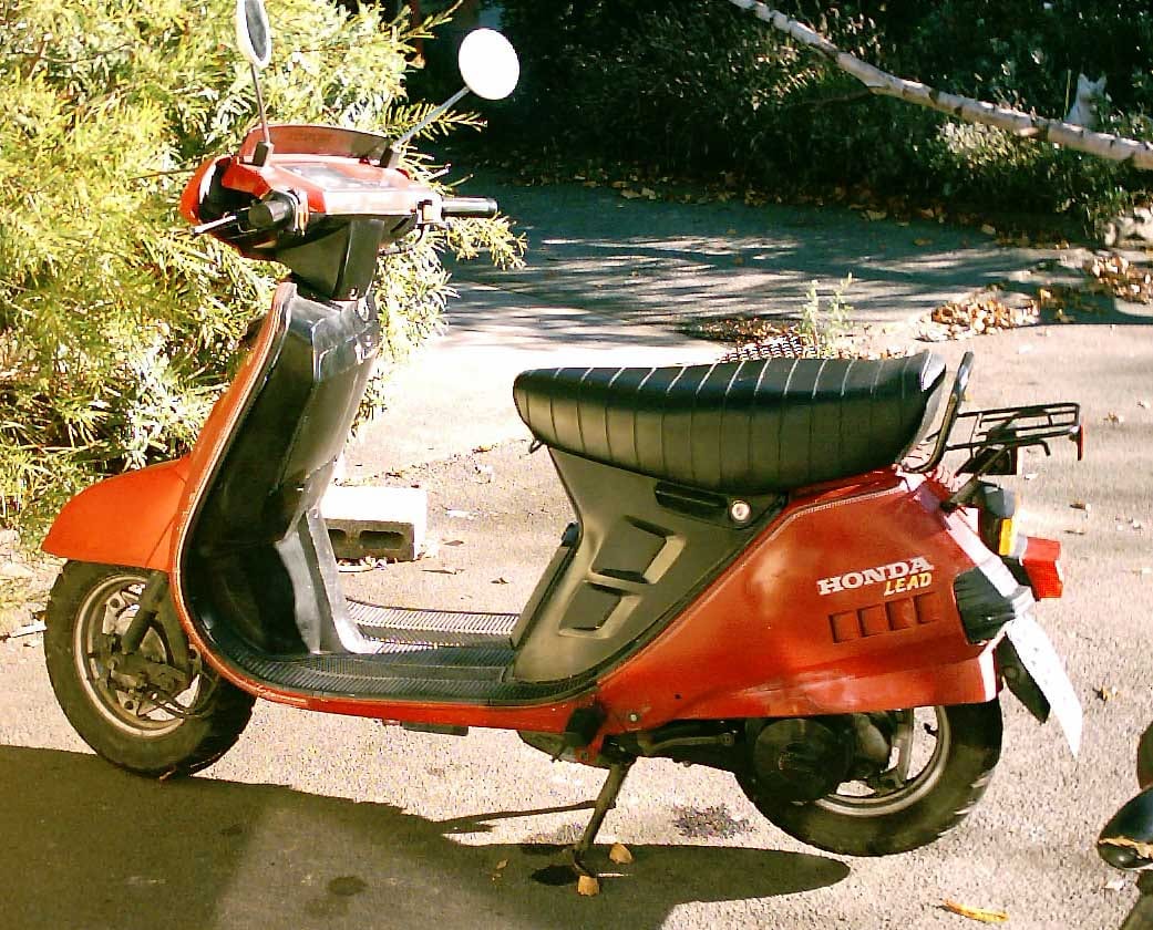 ホンダ リード80 デラックス (HF01)の実車写真