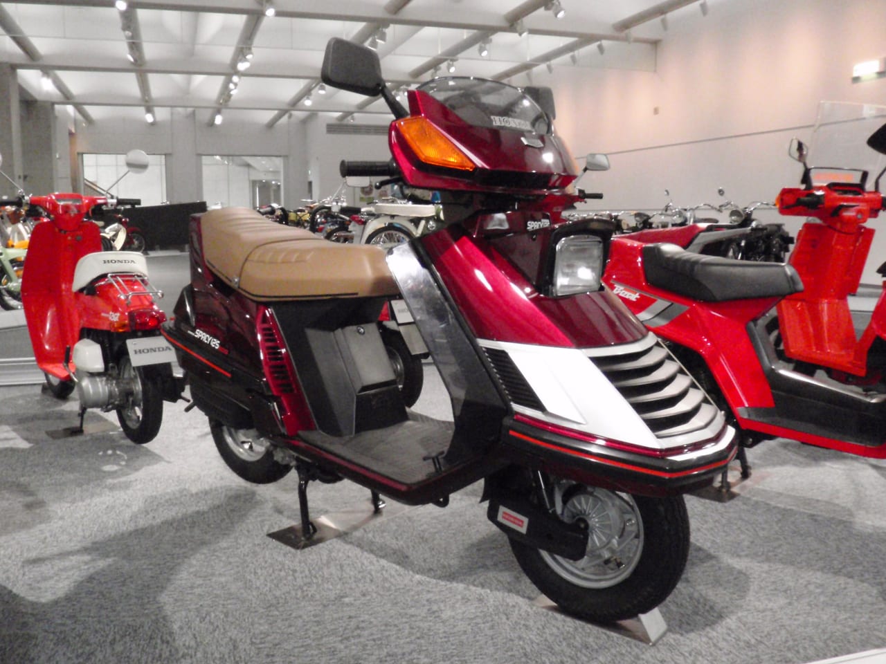 ホンダ スペイシー125 ストライカーの実車写真