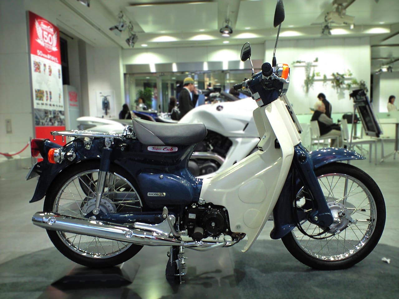 ホンダ スーパーカブ50(AA01・FI)の実車写真