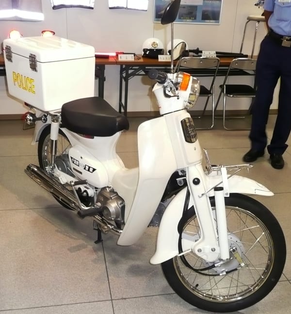 ホンダ スーパーカブ90の実車写真